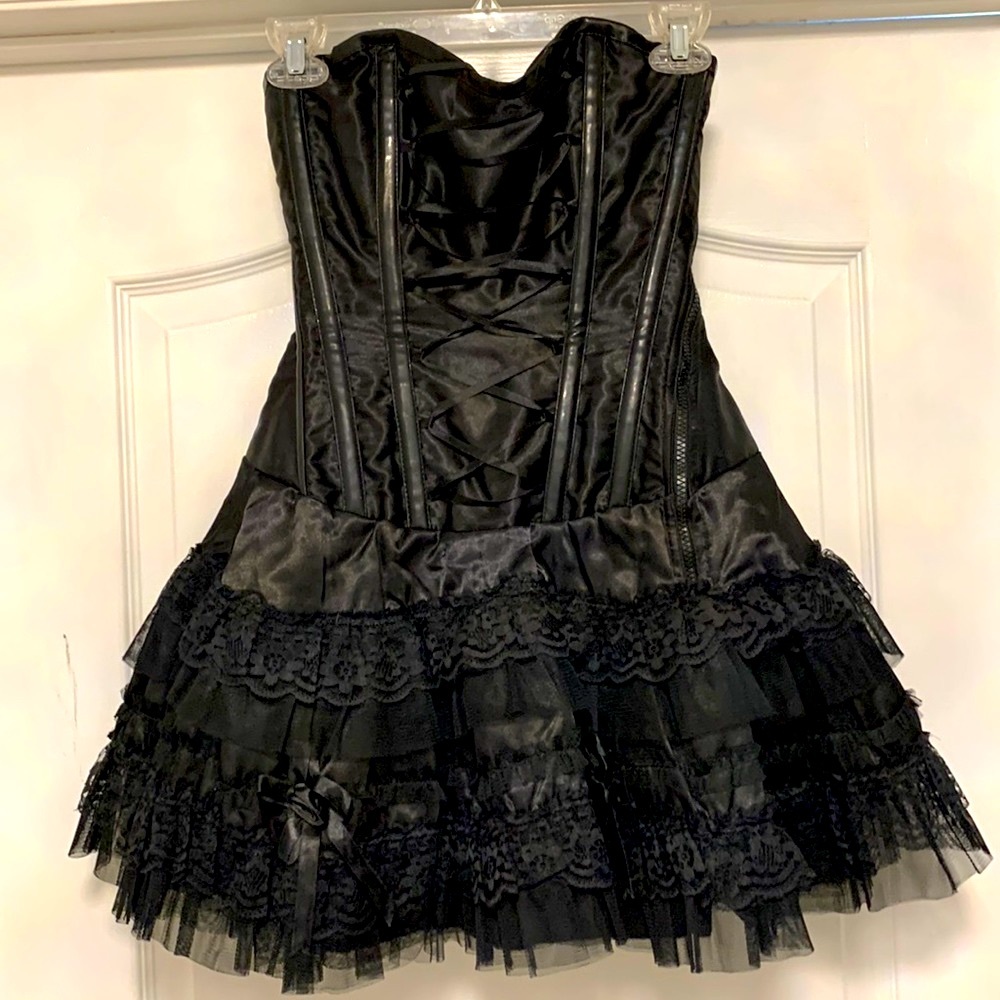 Like new, Medium beautiful black bustier dress to wear for costume parties